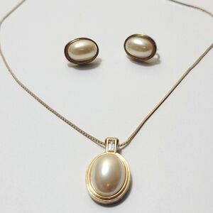 Jeweled Classics Vintage Avon Faux Pearl Necklace Clip Earring Set Vintage